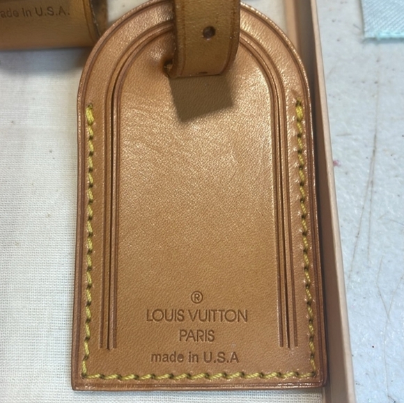 EXCELLENT condition Louis Vuitton Luggage Tag Poignet Vachetta Leather 🥰 - Picture 2 of 5